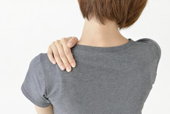 肩こり、首の痛みの原因は、枕の高さ・硬さだった？